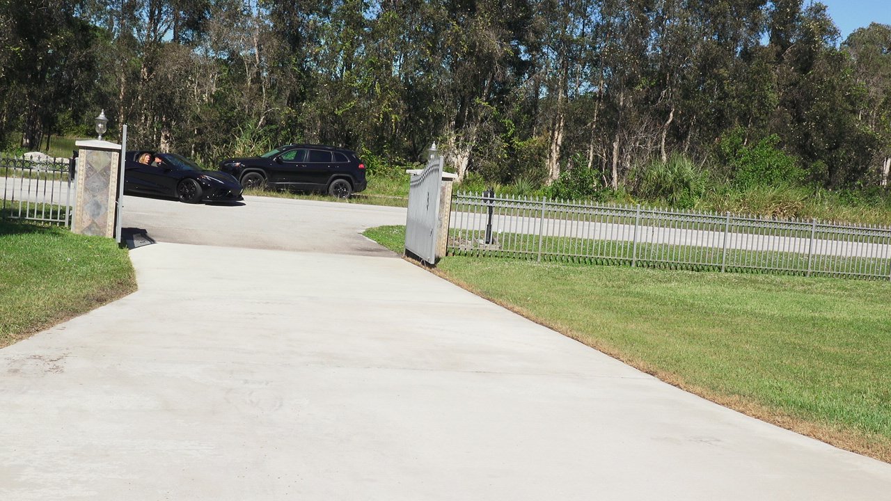 Behind the scenes photo 5 from The Hitmen Movie production showing filming process and cast