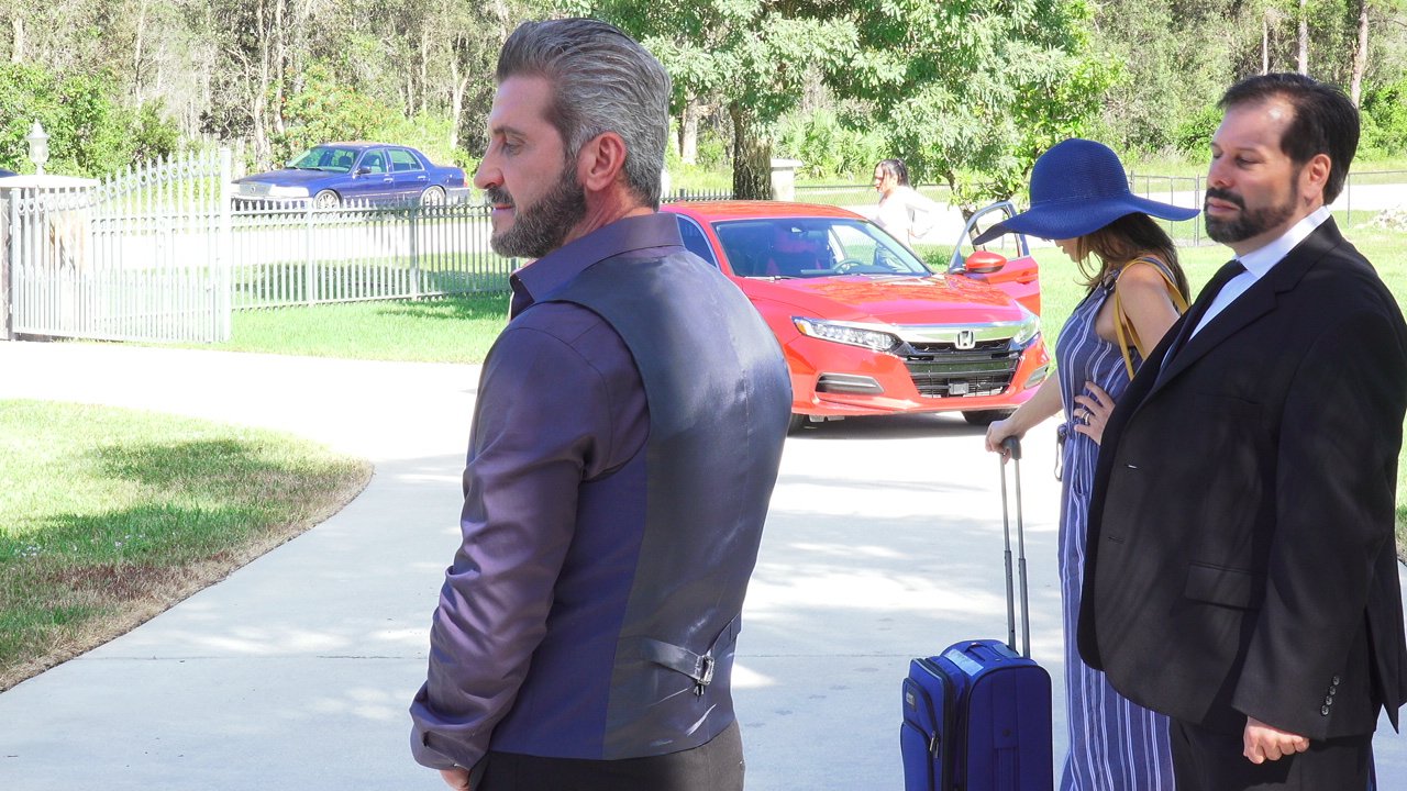 Behind the scenes photo 10 from The Hitmen Movie production showing filming process and cast